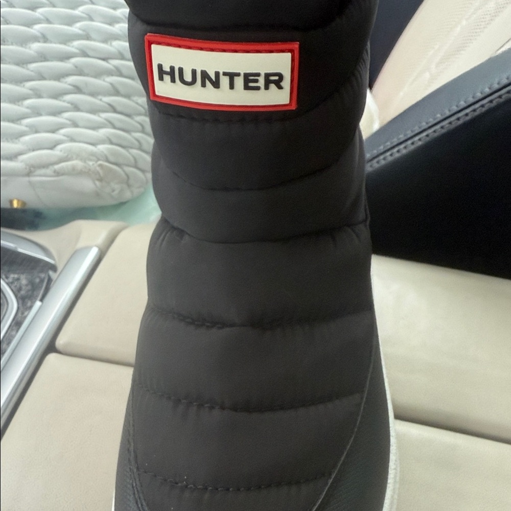 Hunter Black Quilted Winter Boots size7